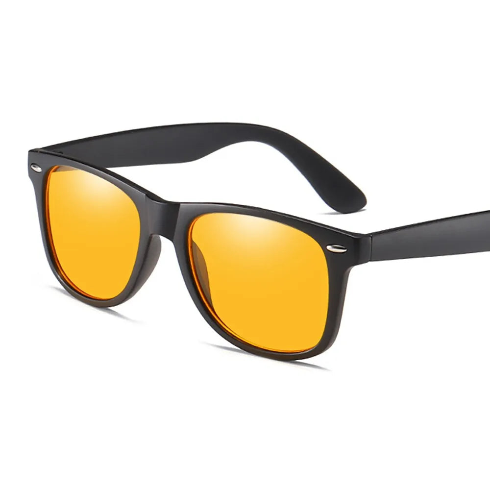 Klassische, quadratische Anti-Blaulicht-Brille für Damen und Herren, mit gelben Blaulichtfiltergläsern.